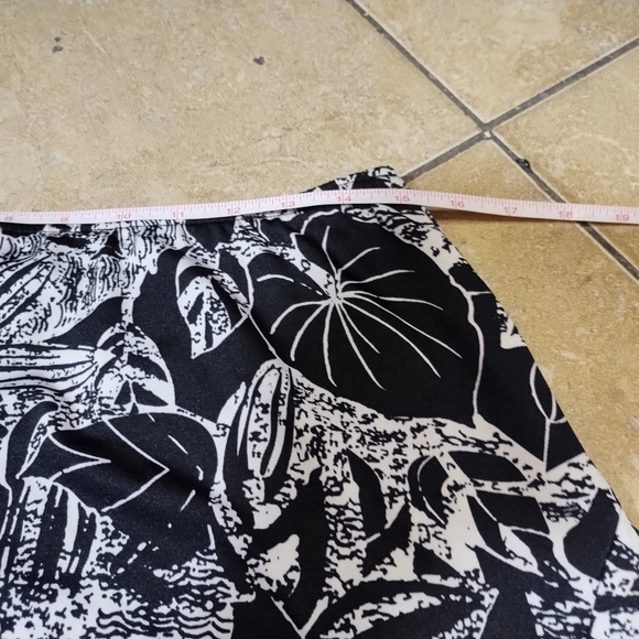 Lindor Black & White Pull On Floral A-Line Skirt Size L/G Petite - Picture 7 of 8